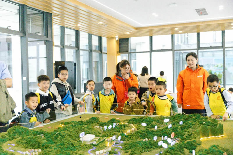 仙芝科技迎来一群小探险家，开启一场收获满满的研学「芝」旅